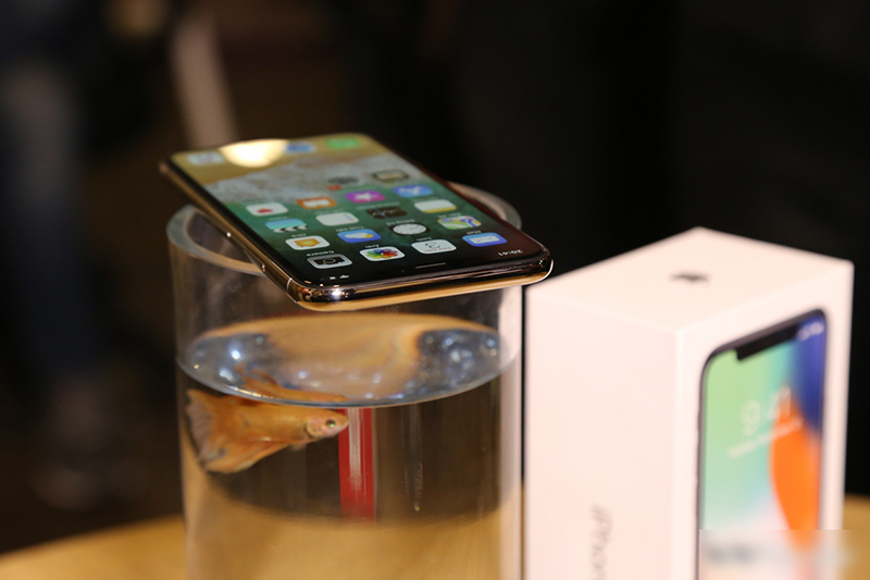 Mở hộp iPhone X 256GB vừa về Việt Nam: giá xấp xỉ 60 triệu đồng